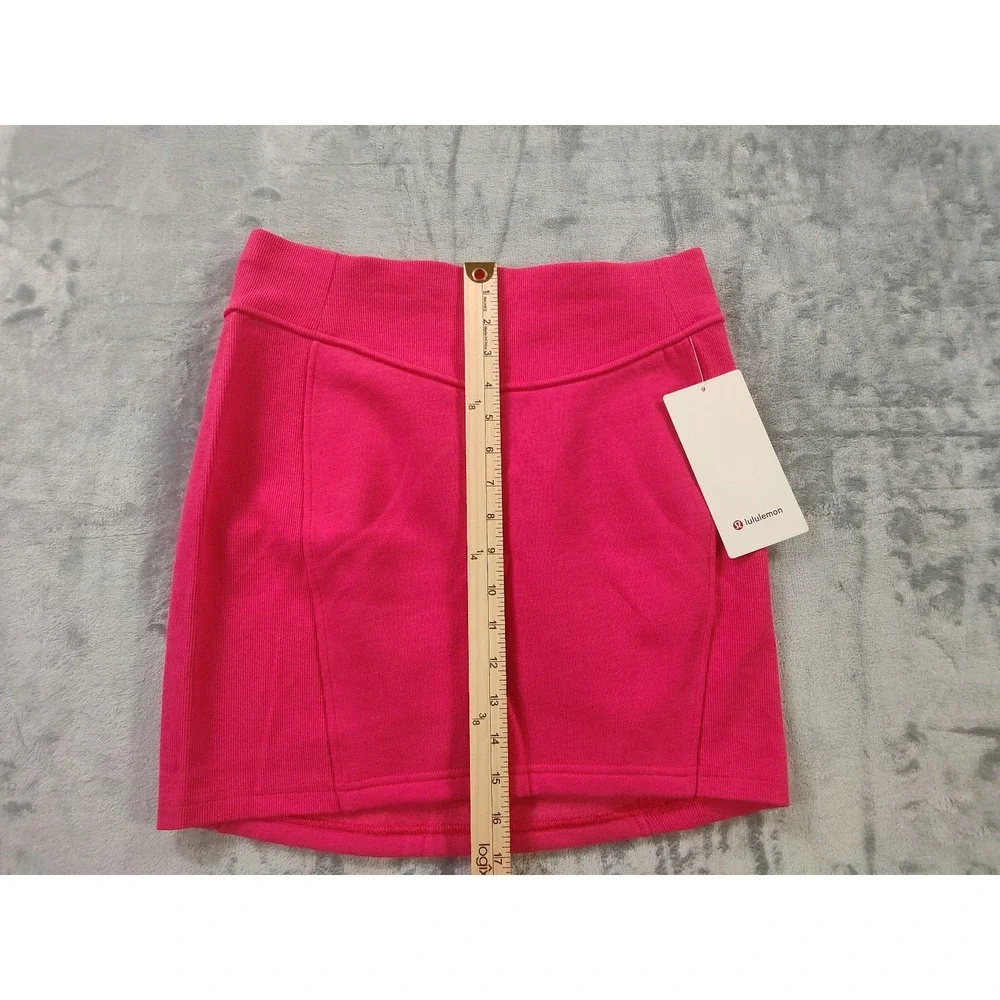 Lululemon Scuba High-Rise Mini Skirt Women's M Pink NWT Ribbed Waist NWT